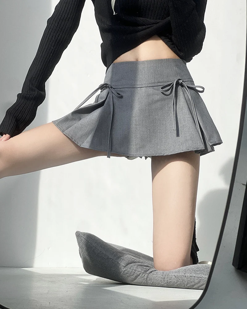 Mini Skirt With Bow - immagine 6